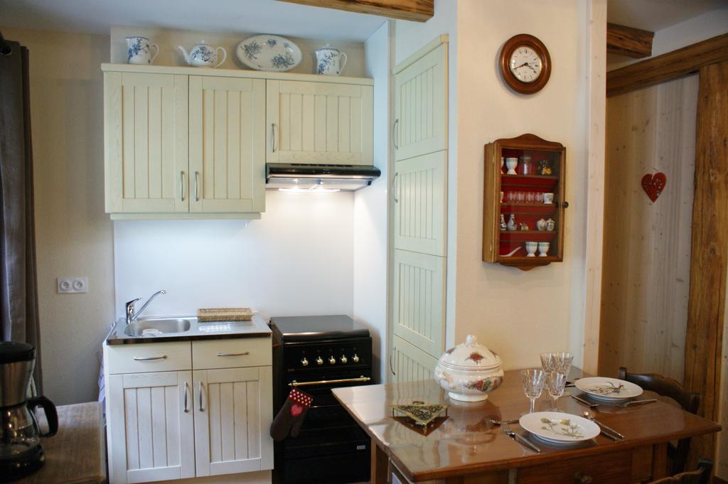 Gites Les Bains Riquewihr Habitación foto